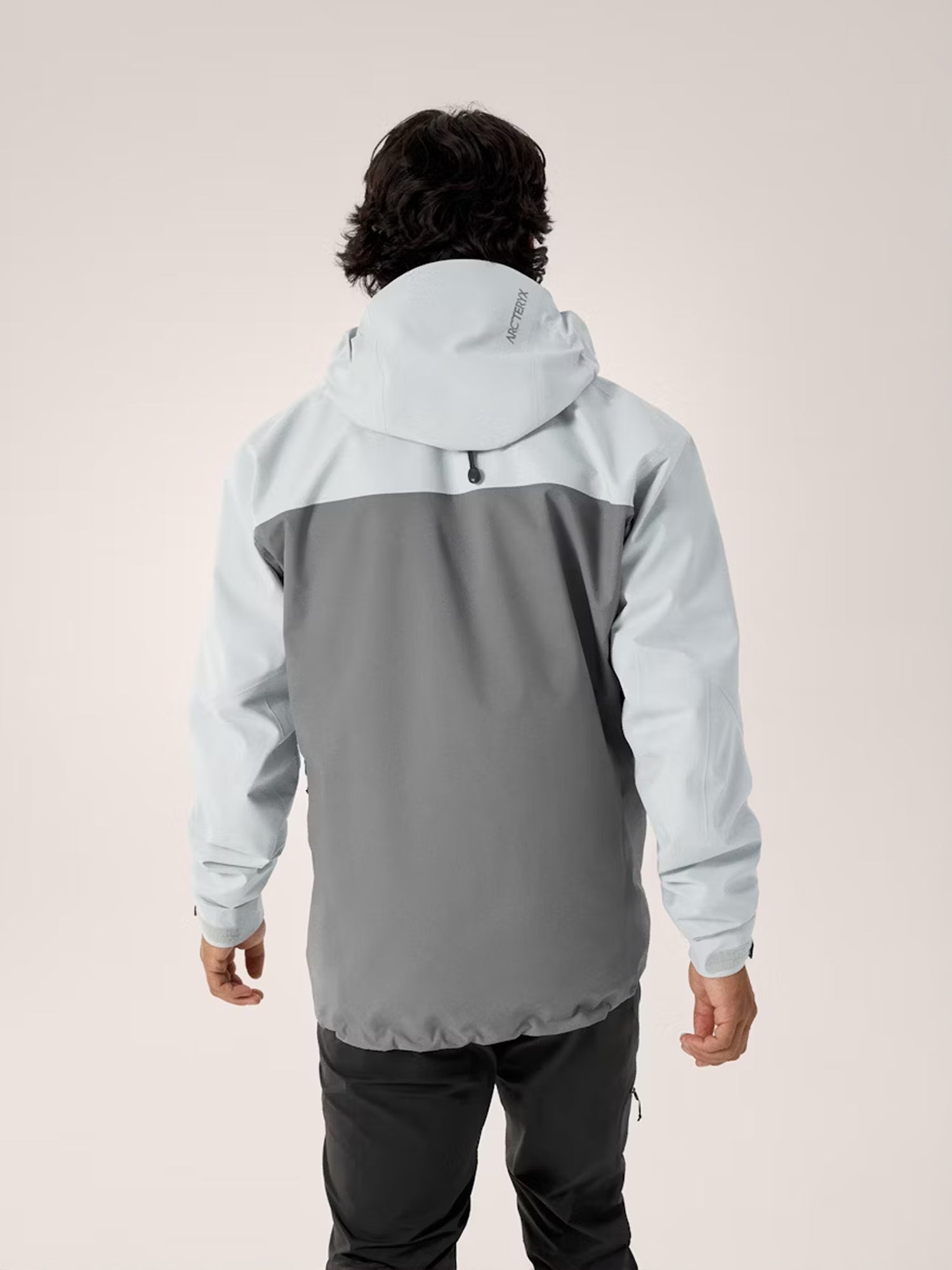 color:solitude / void