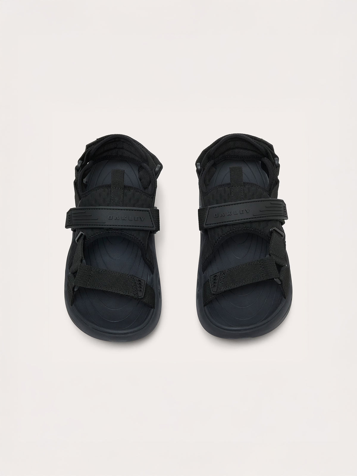 color:pitch black
