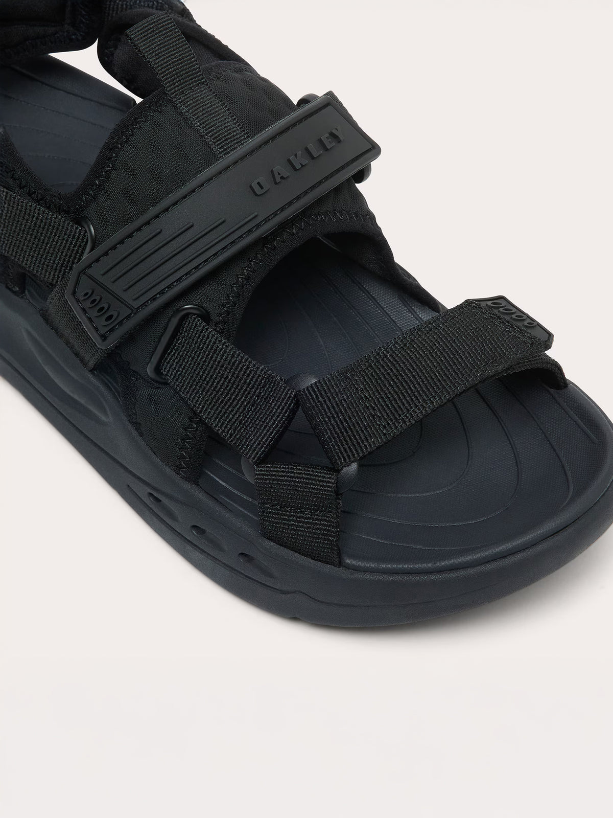 color:pitch black