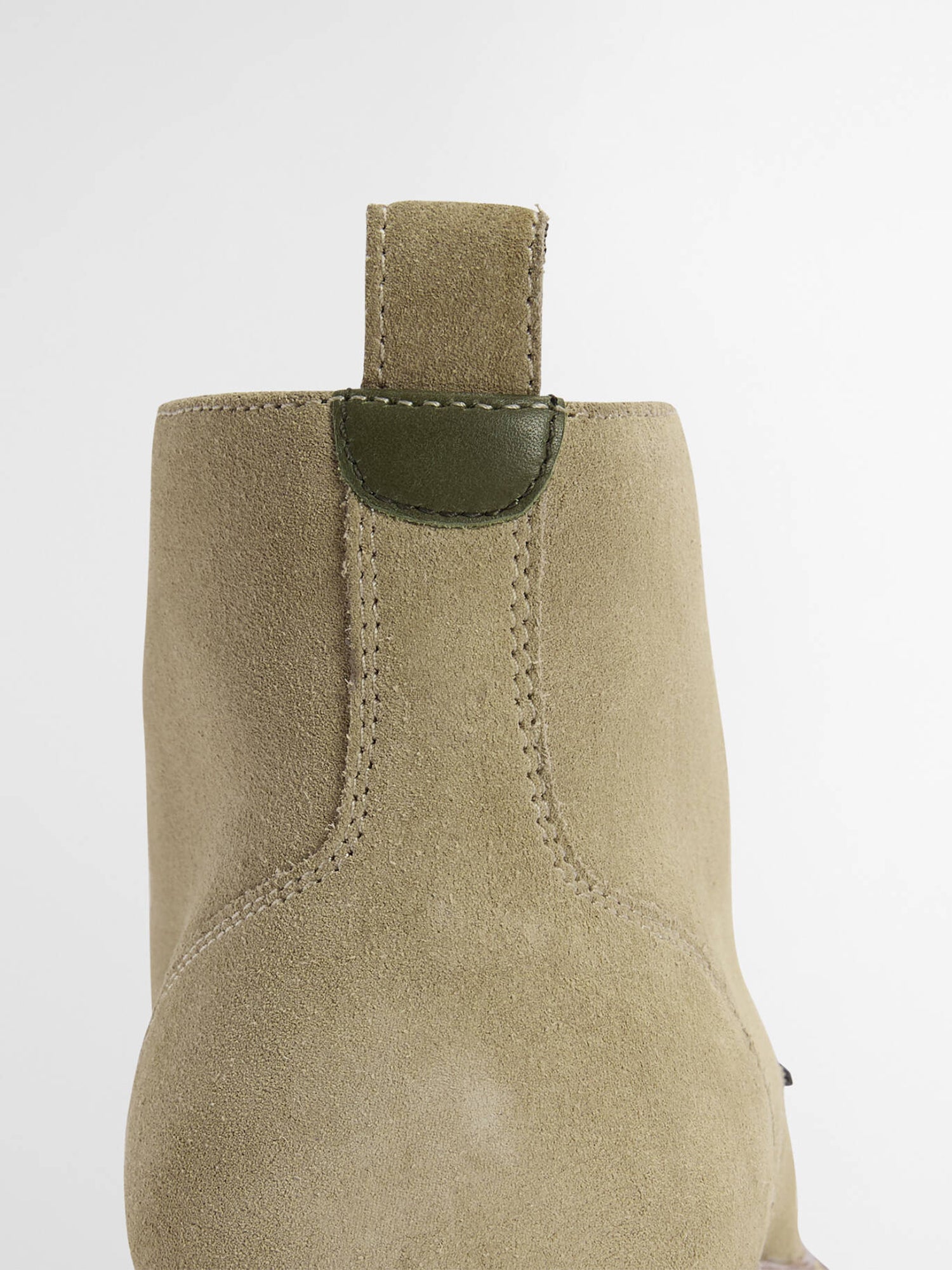 color:trench suede