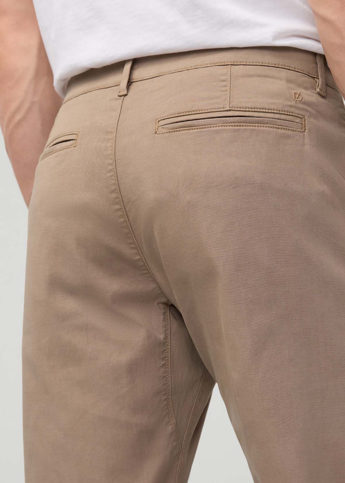 Men's Live Lite Athletic Taper Chino Pant