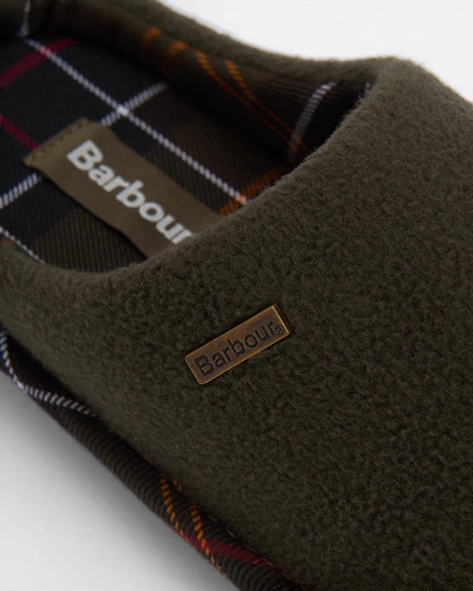 color:olive
