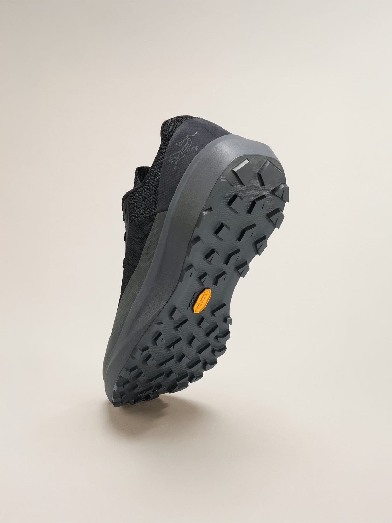 color:black / graphite