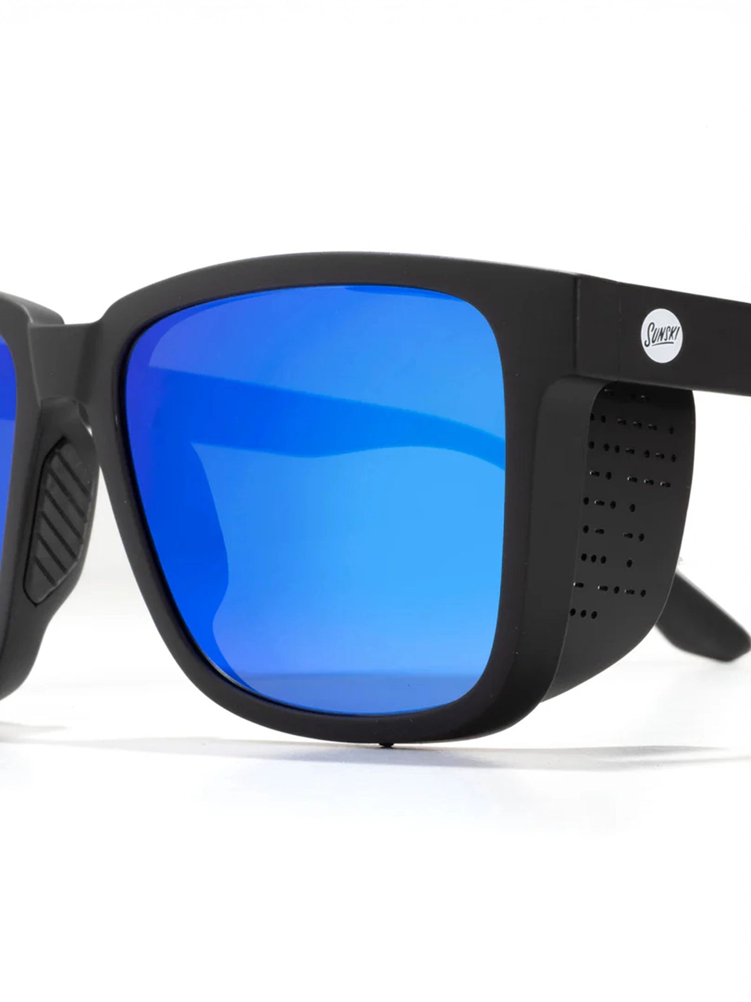 color:black blue