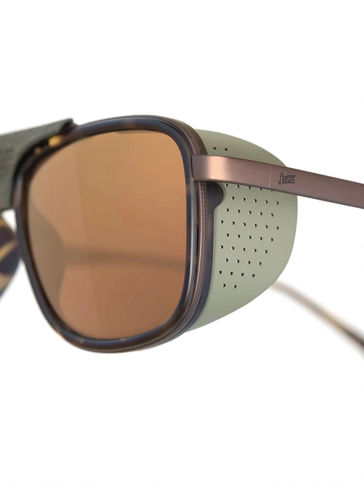 color:tortoise bronze