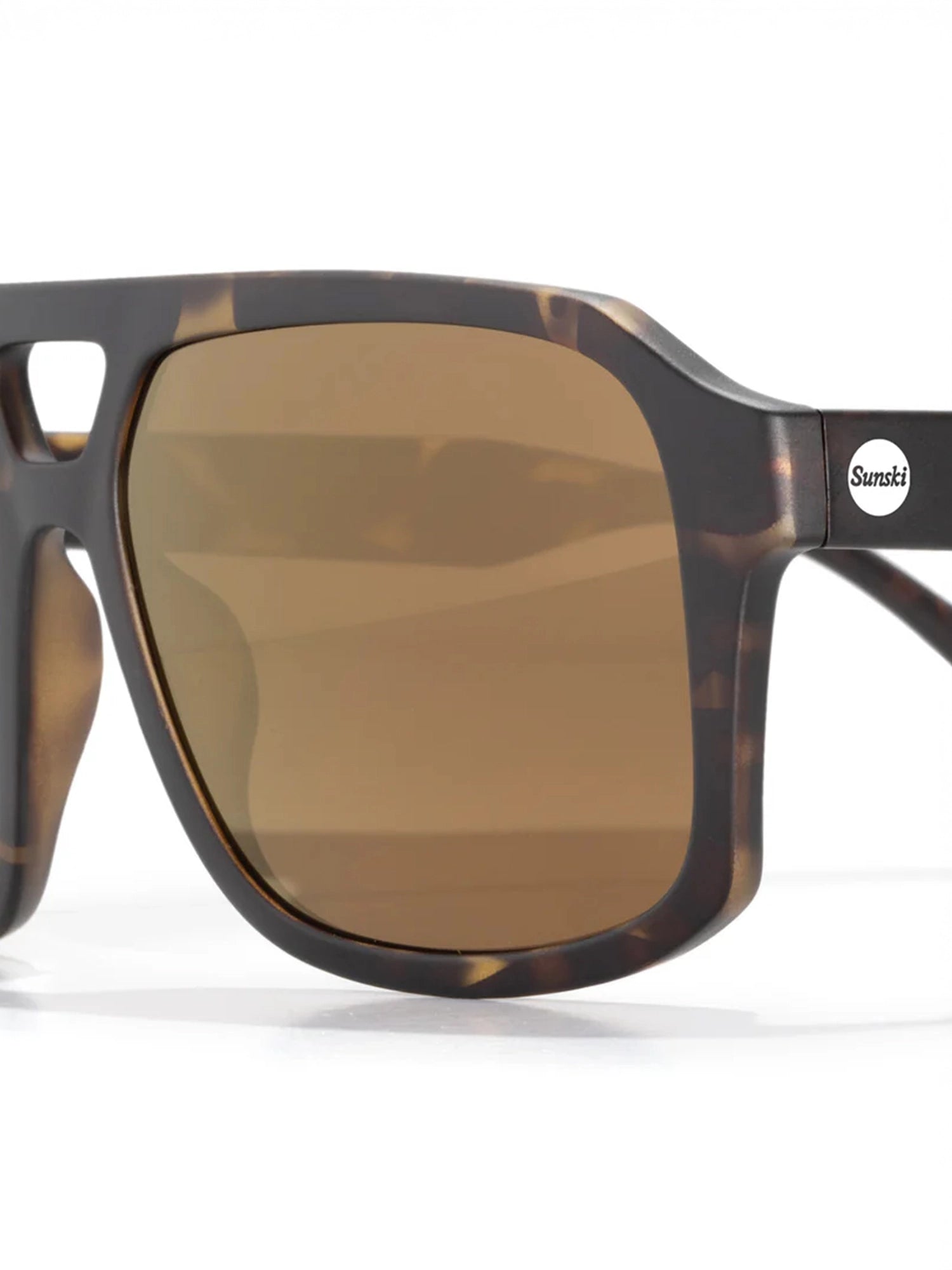 color:tortoise bronze