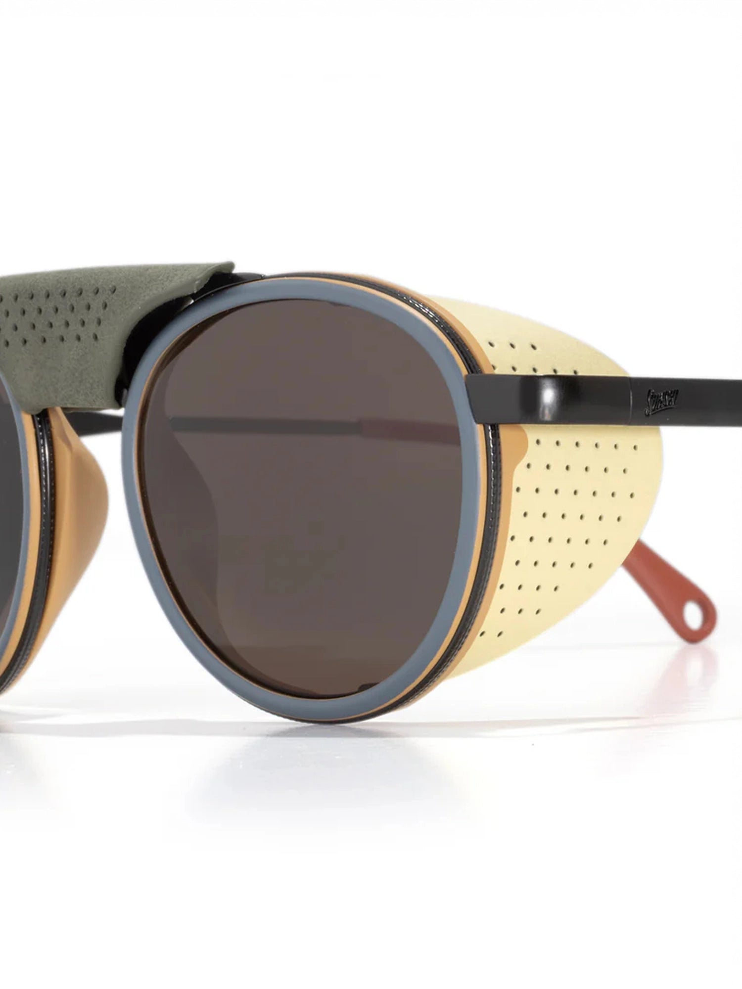 color:sand amber