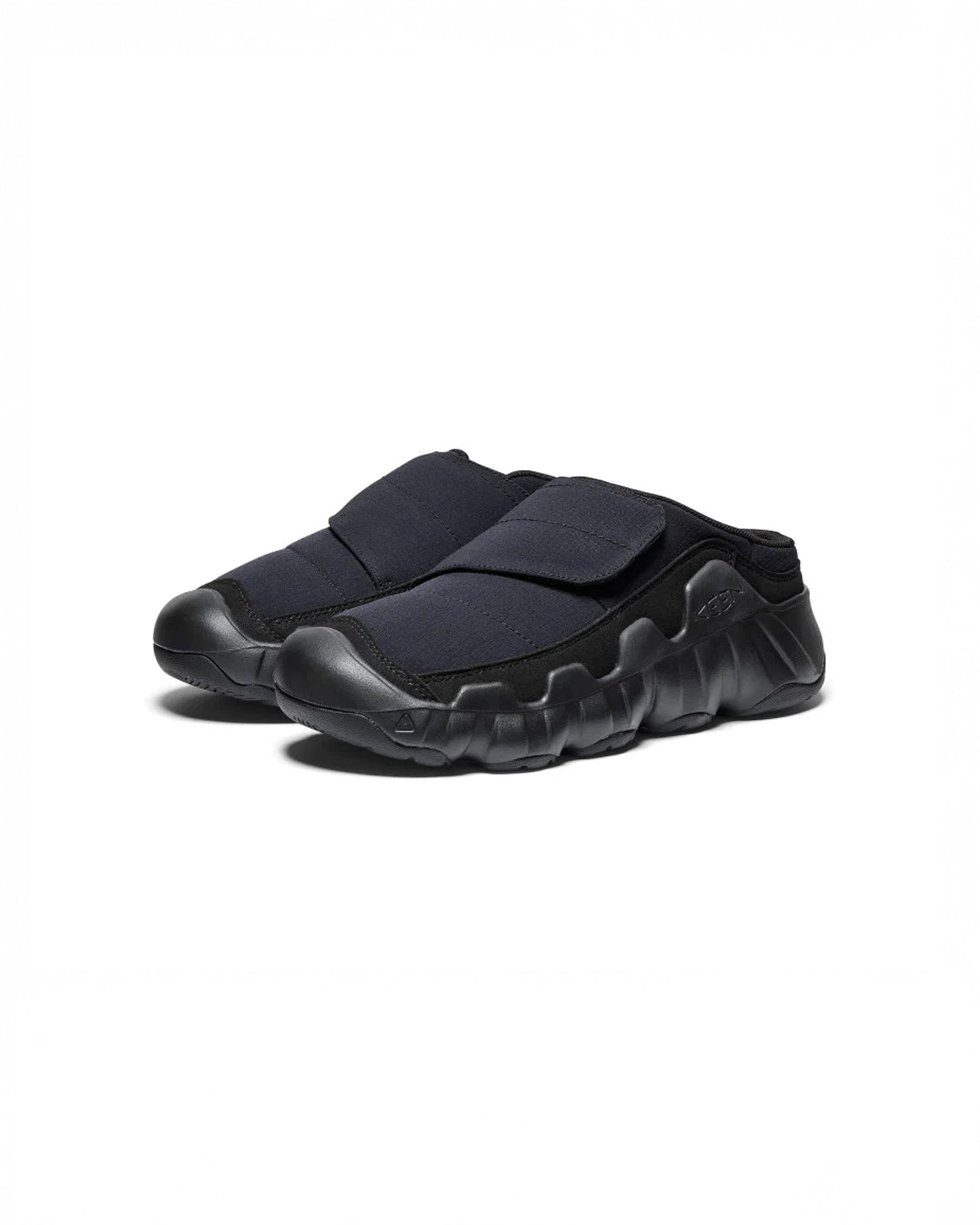 color:black