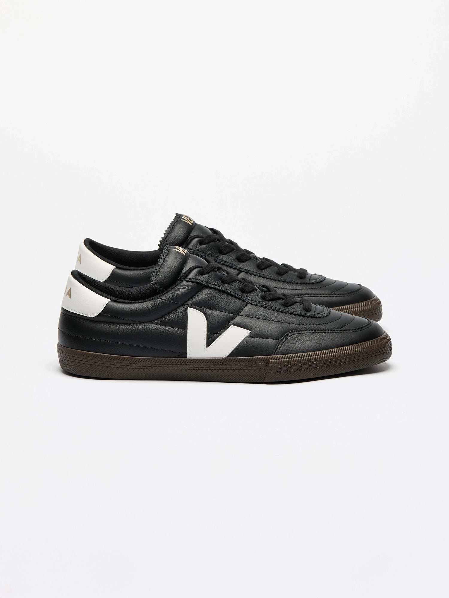 color:black / white