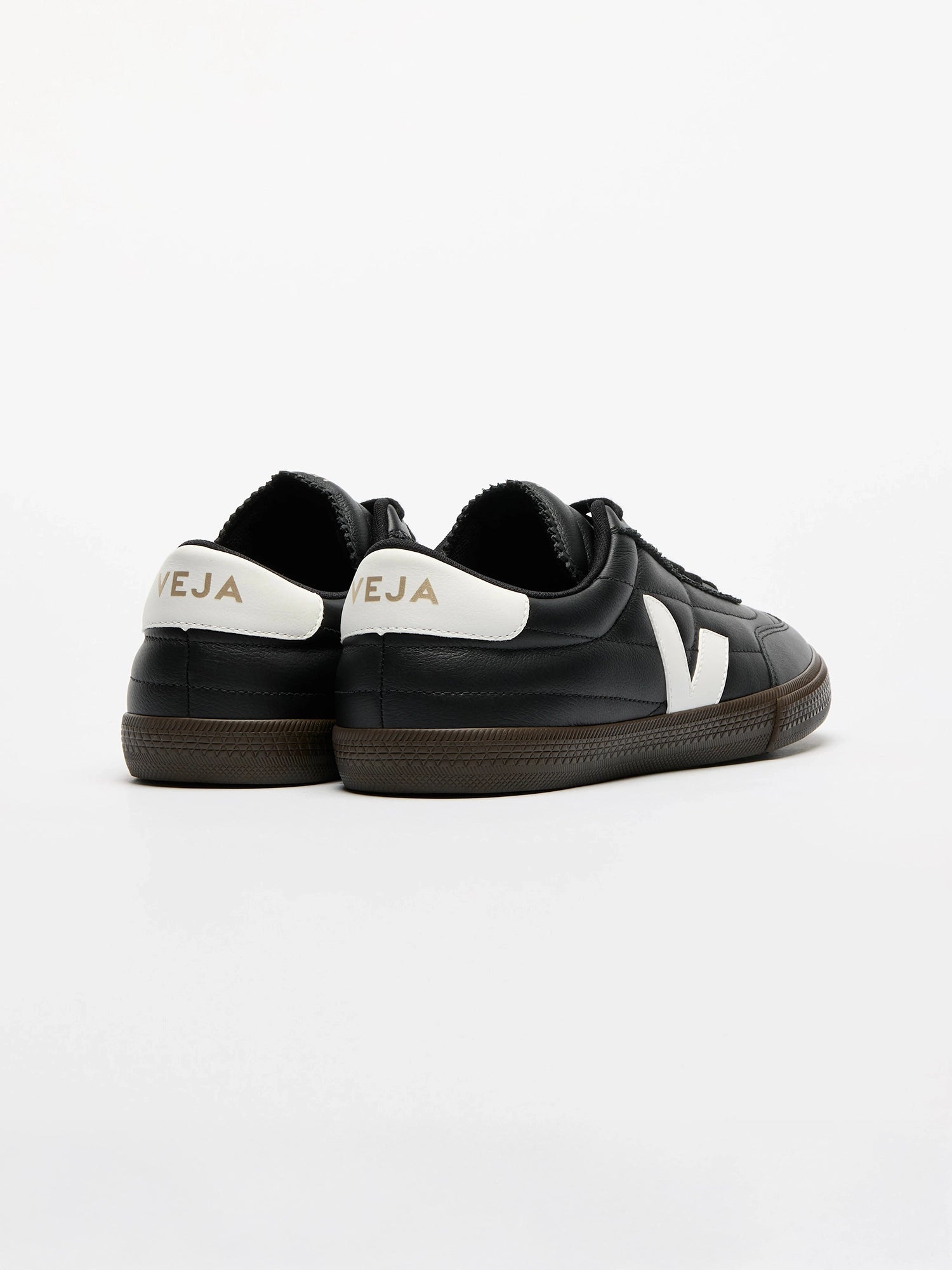 color:black / white