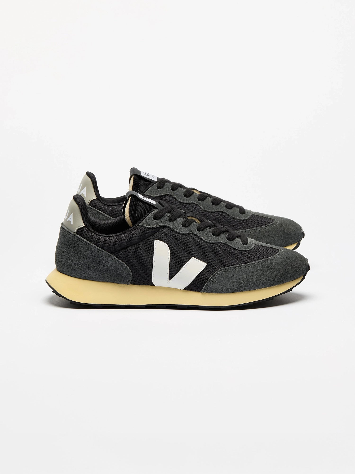 color:black / white