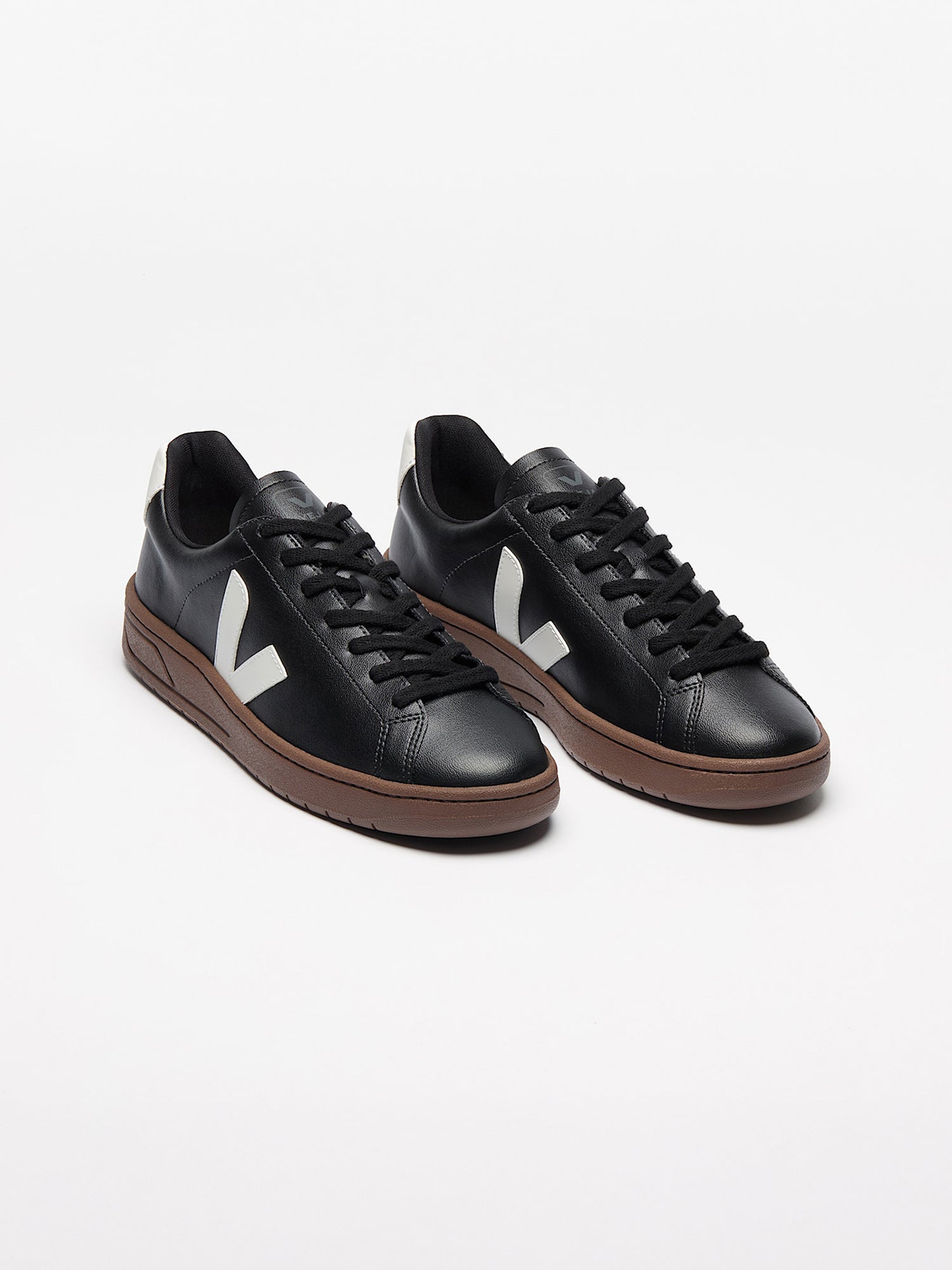 color:black / white