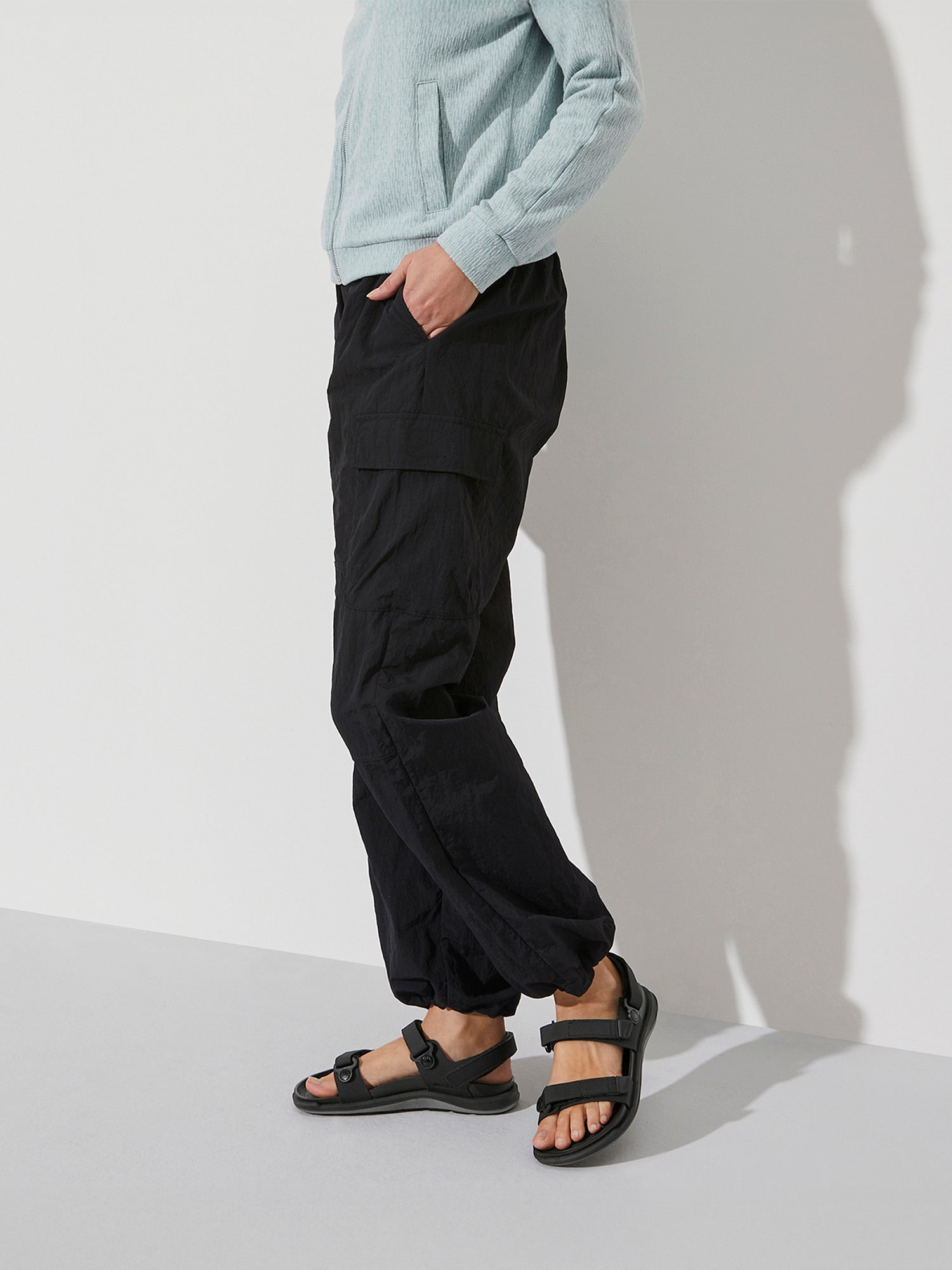 color:black