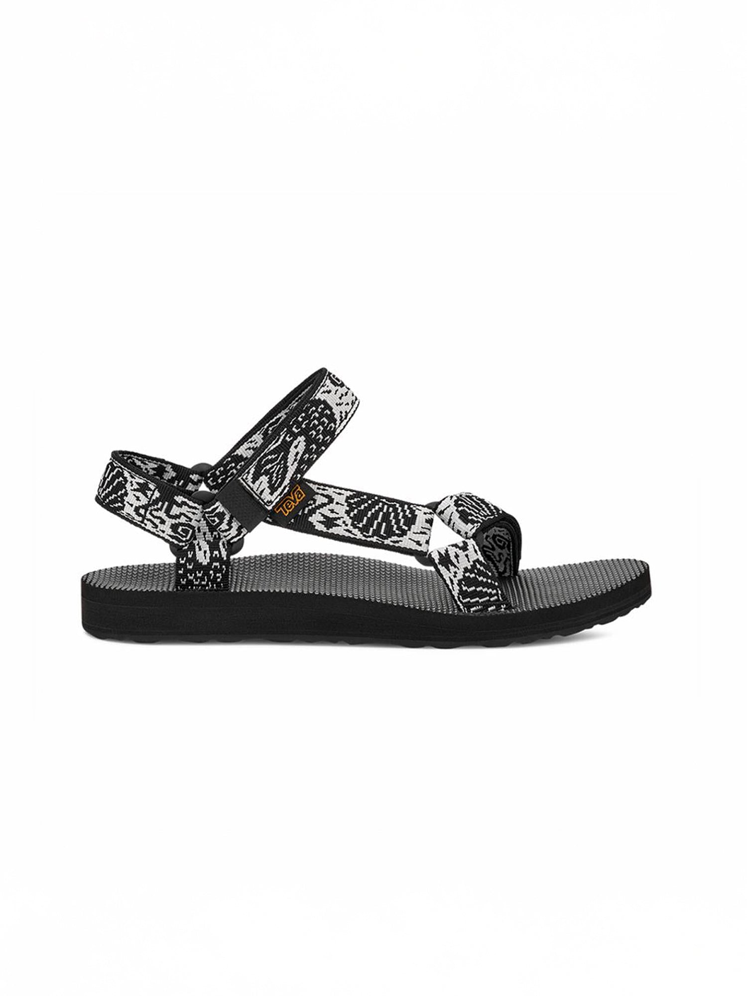 color:black white