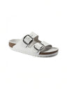 color:white