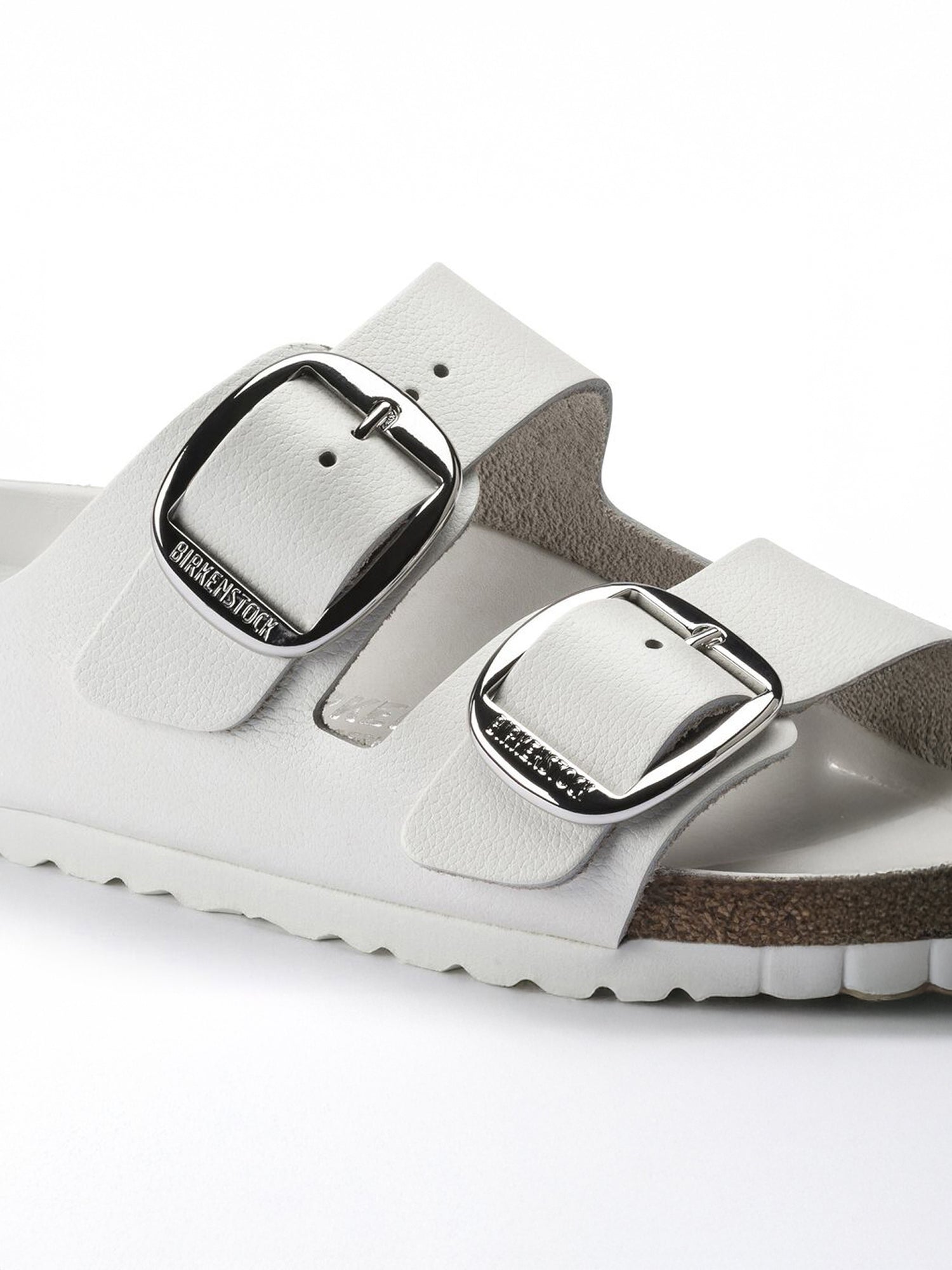 color:white