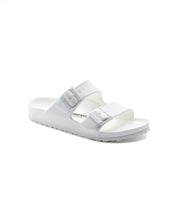 color:white