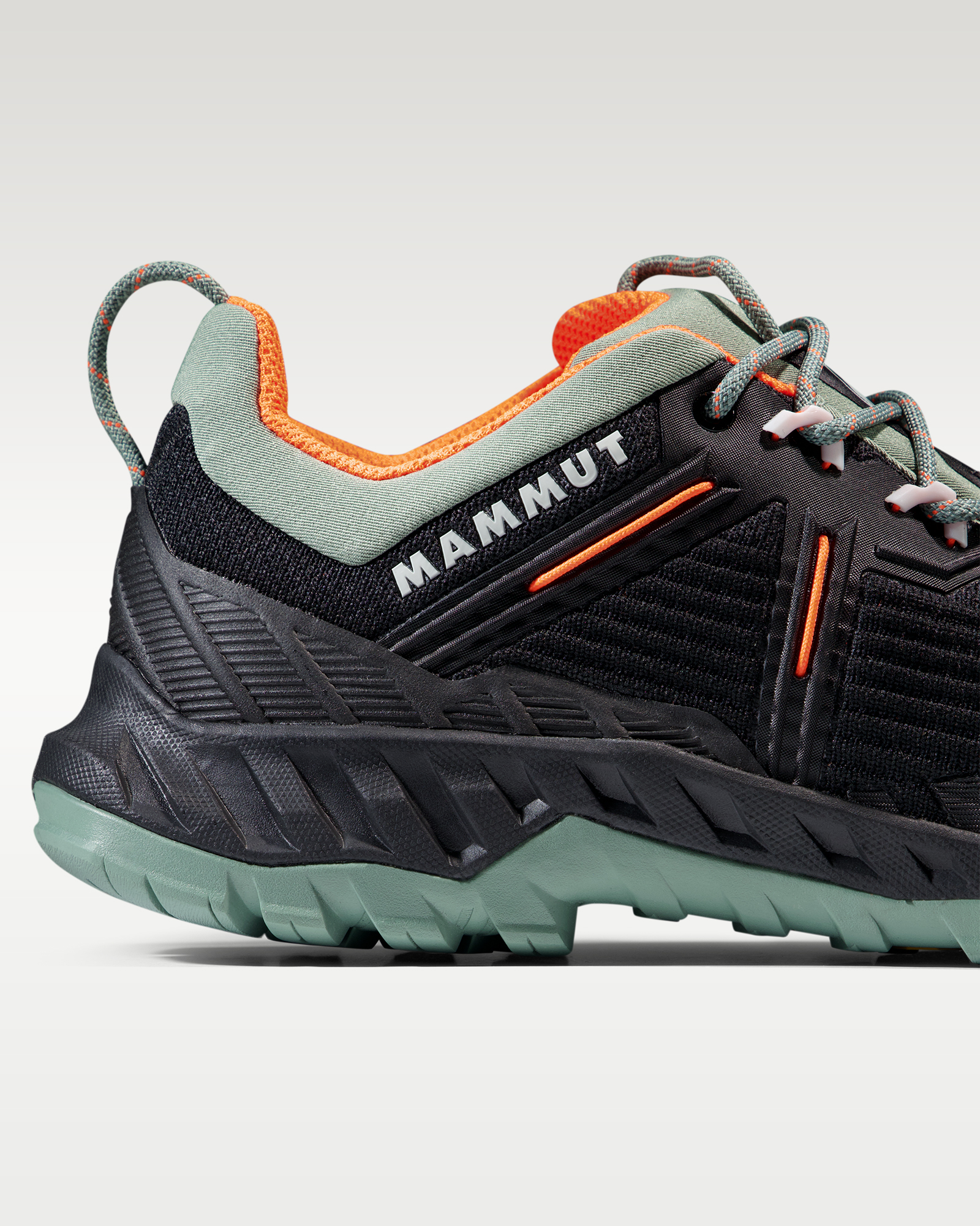 color:black / jade