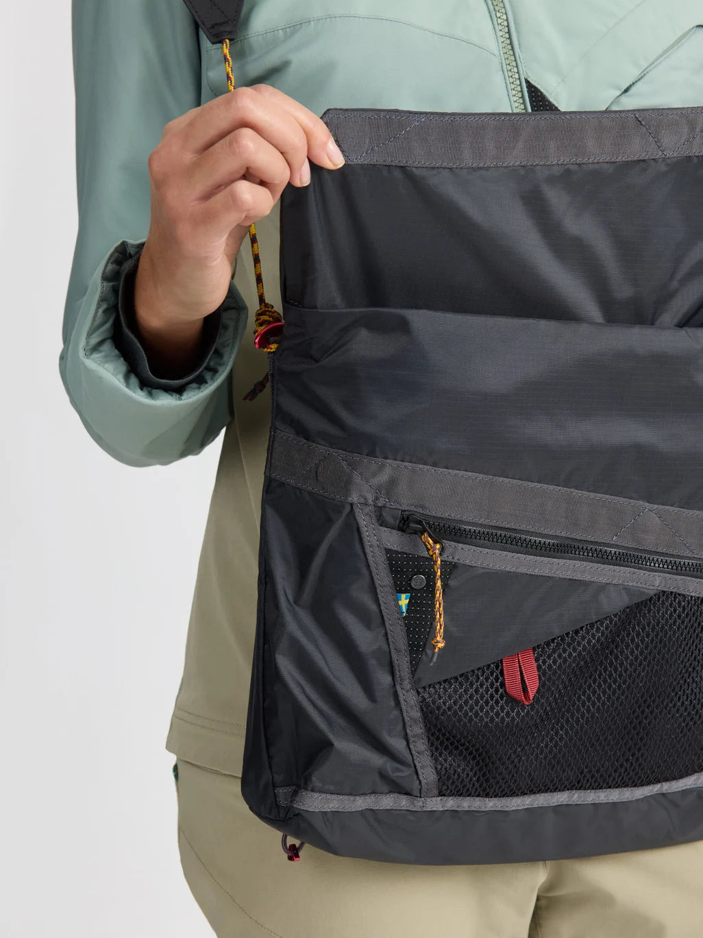 Grid Messenger Bag 8L