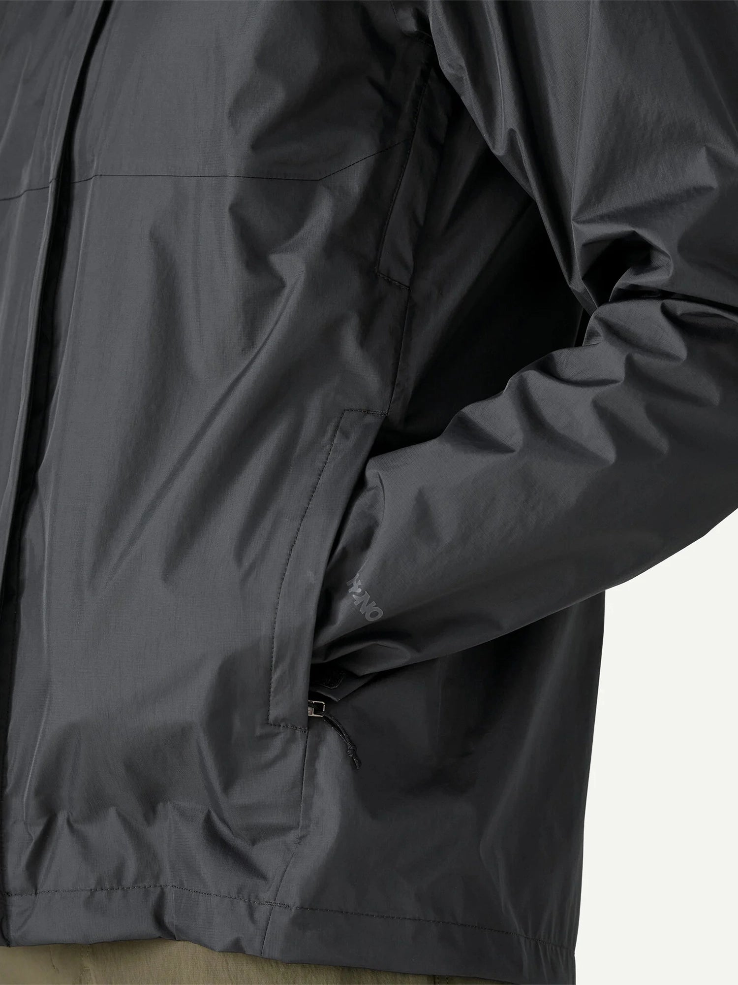 color:black