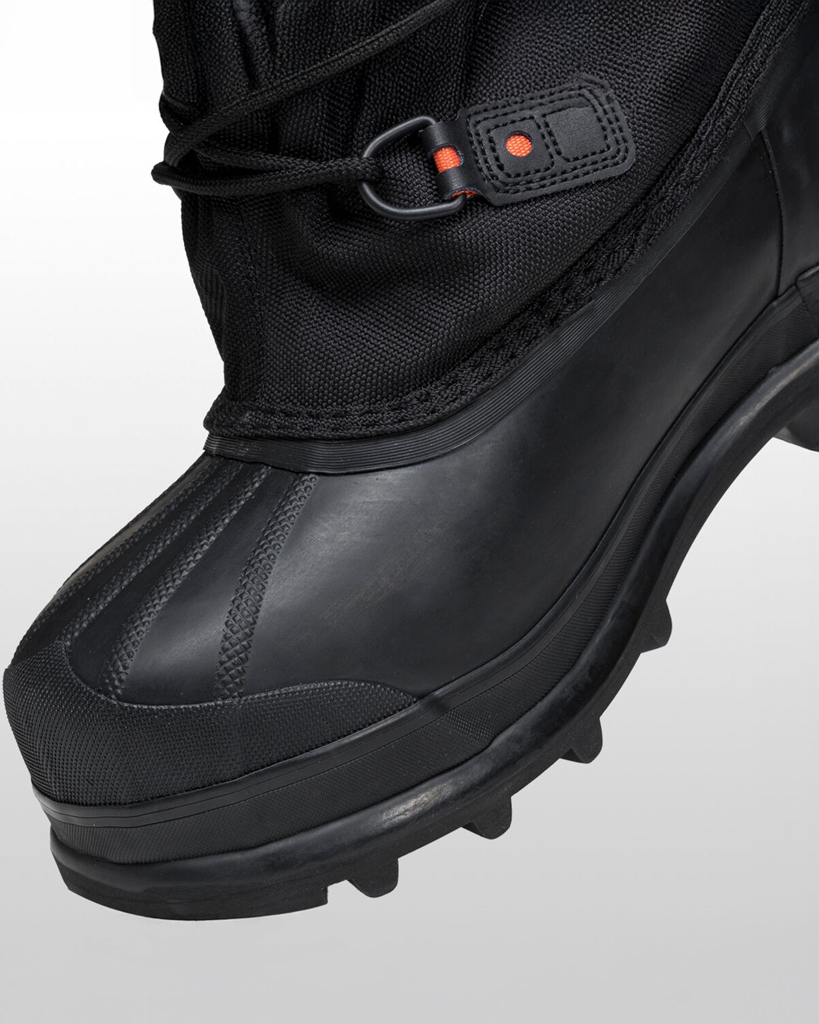 color:black / red
