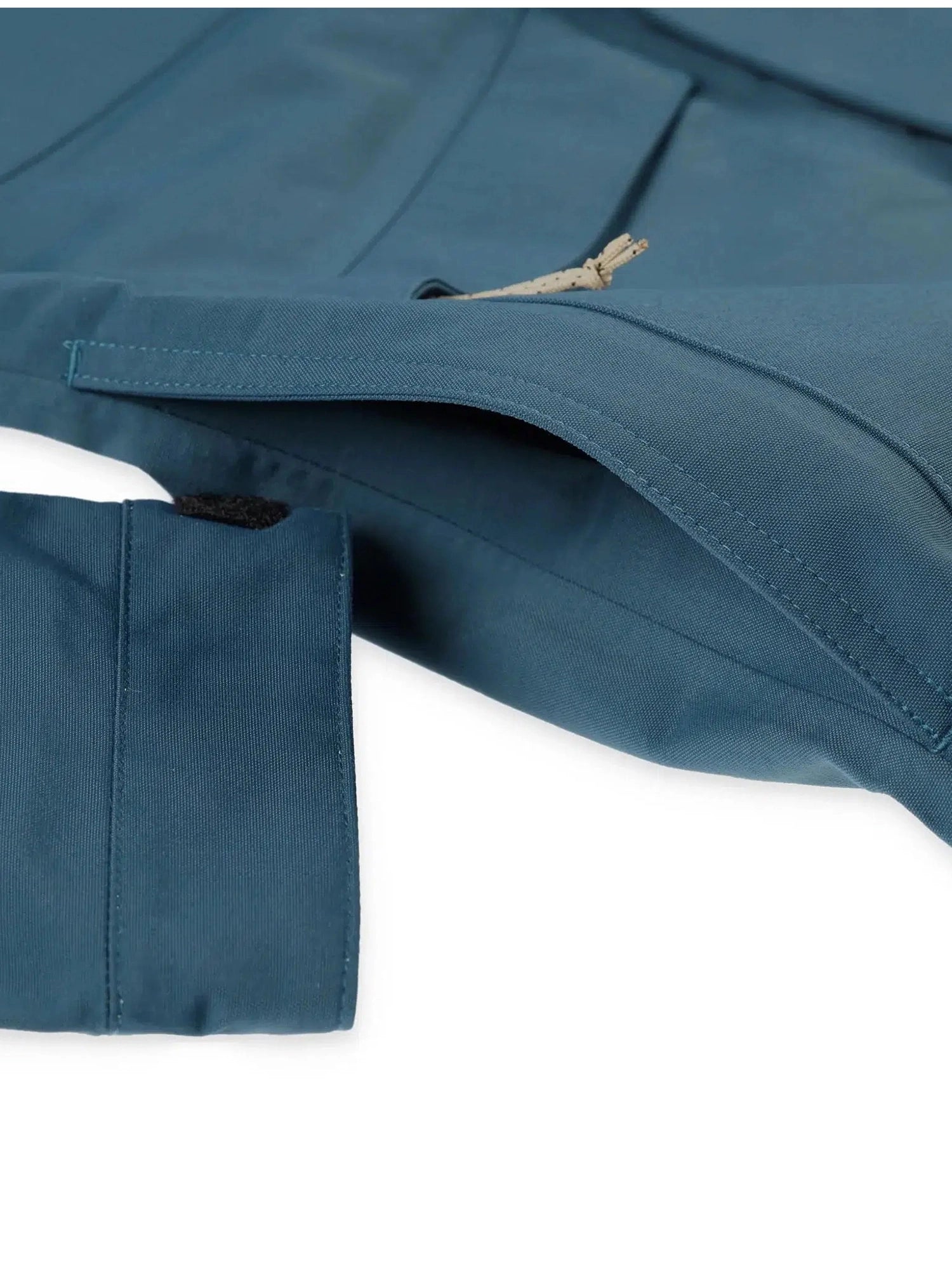 color:pond blue