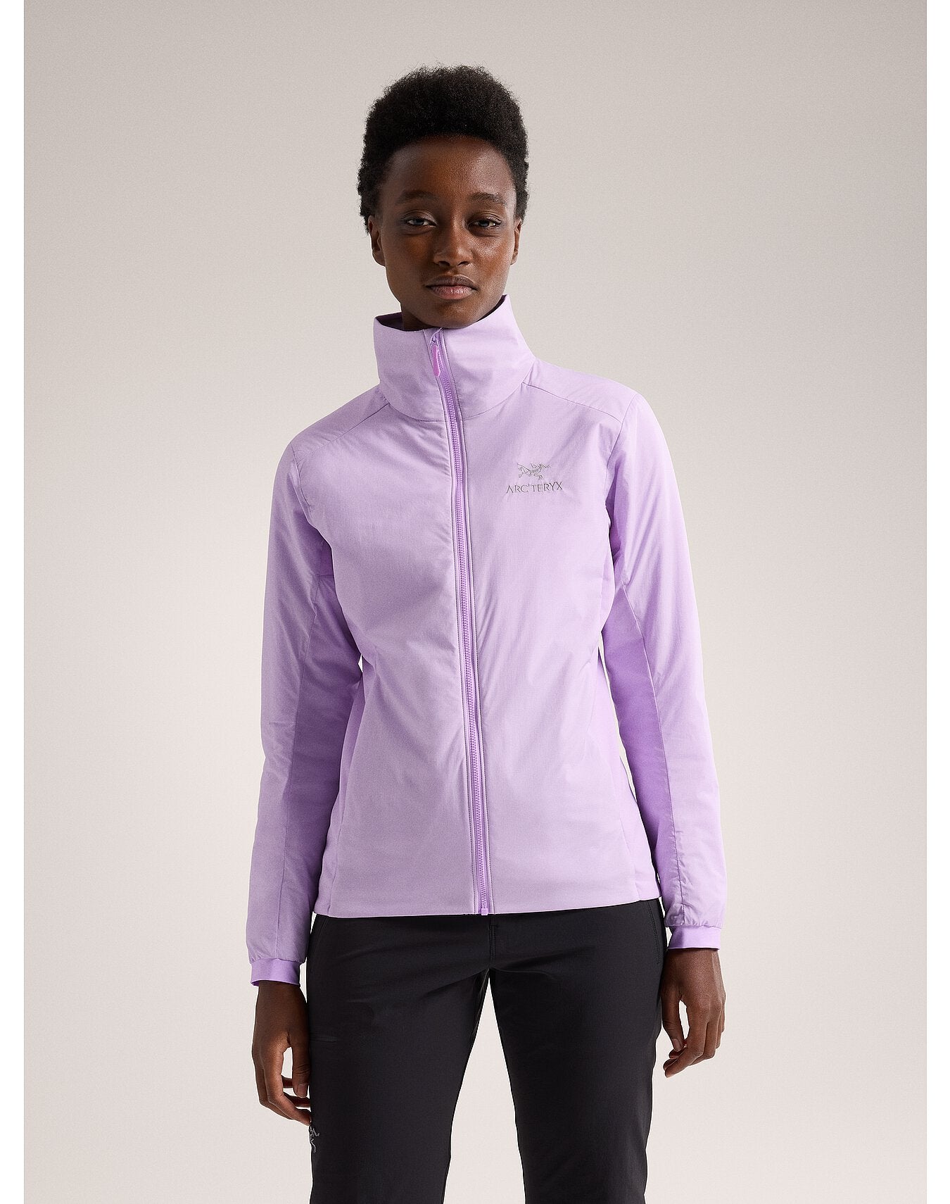 F23-X000006550-Atom-Jacket-Storm-Glow-Women-s-Front-View.jpg