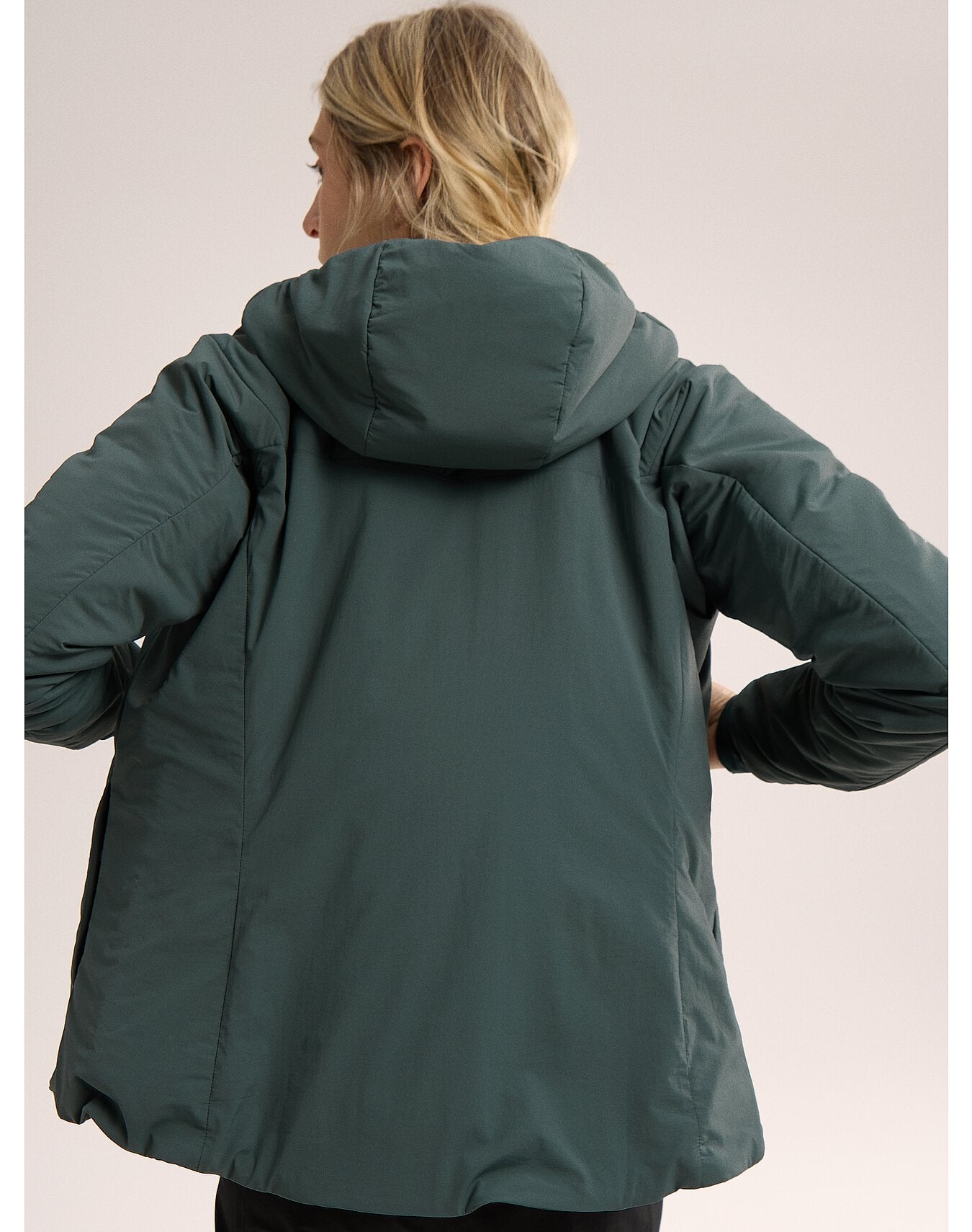 F23-X000006560-Proton-Hoody-Boxcar-Women-s-Back-View.jpg