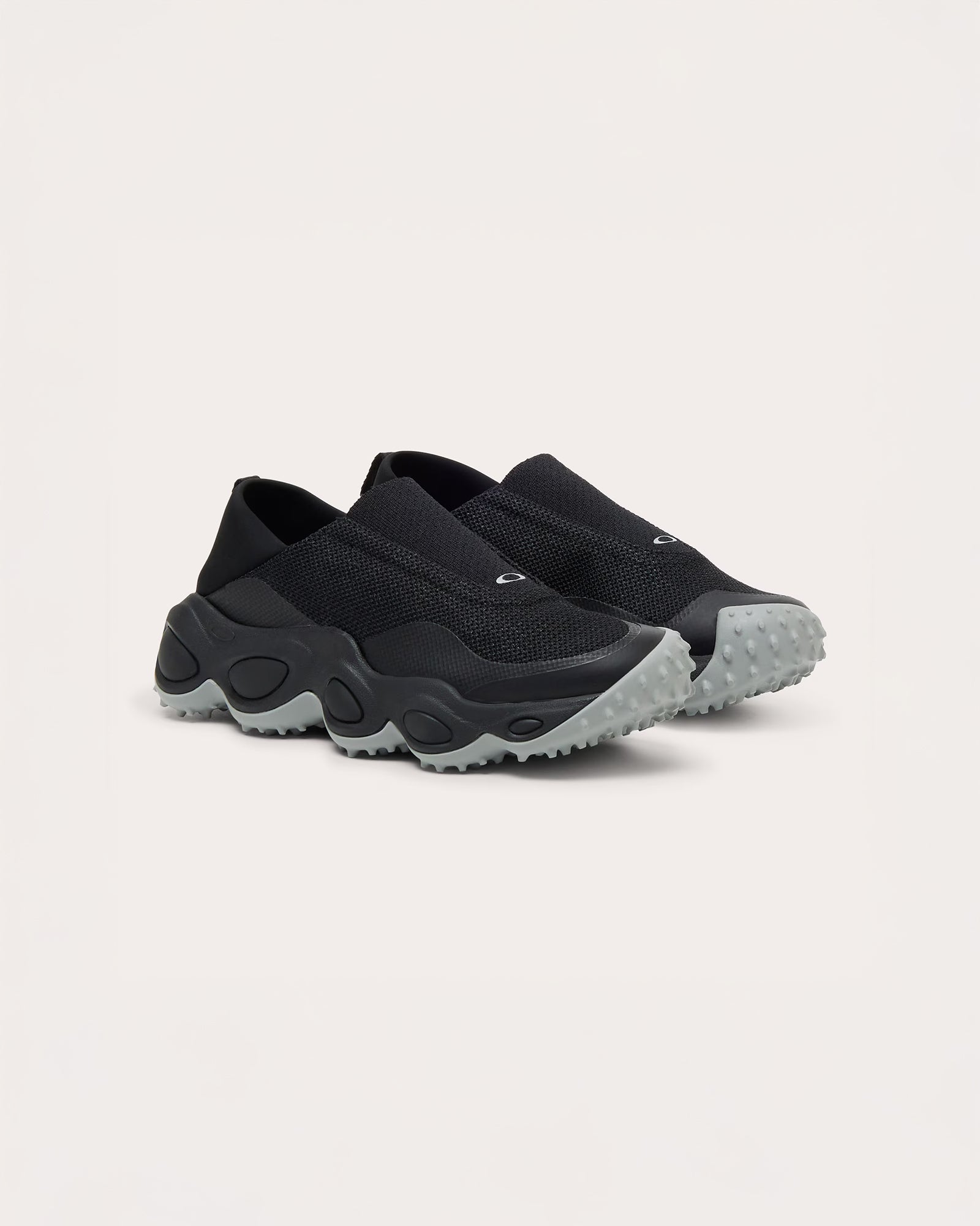 color:pitch black