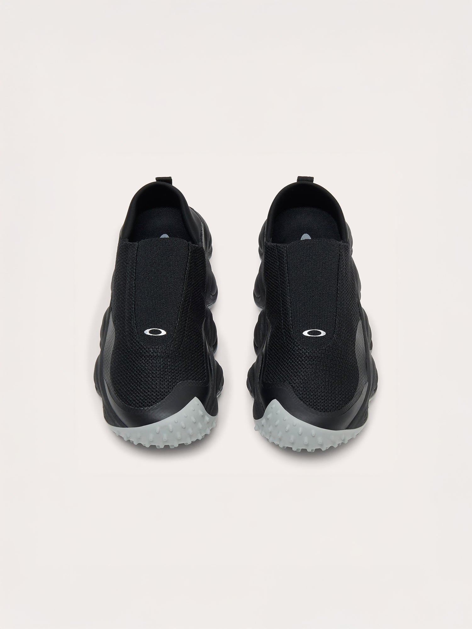 color:pitch black