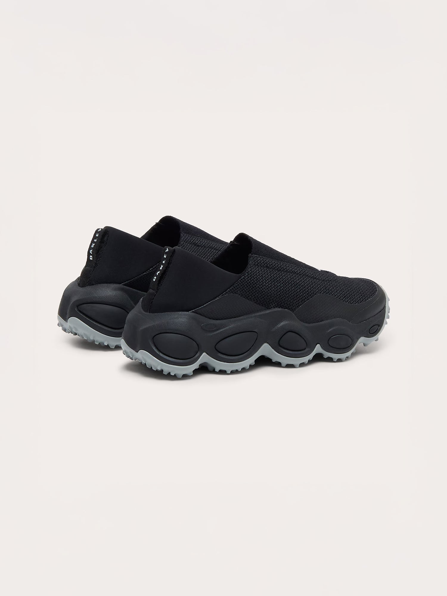 color:pitch black