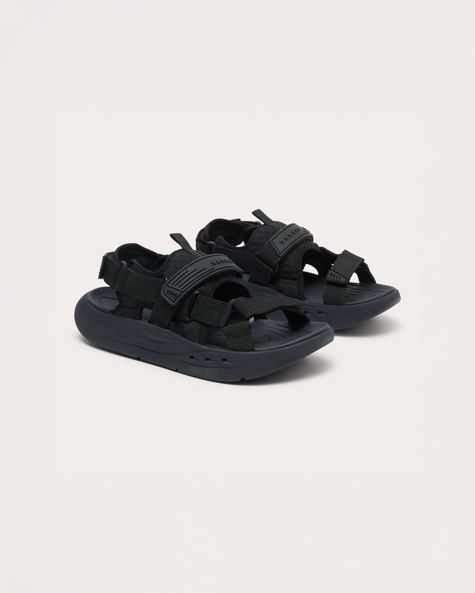 color:pitch black