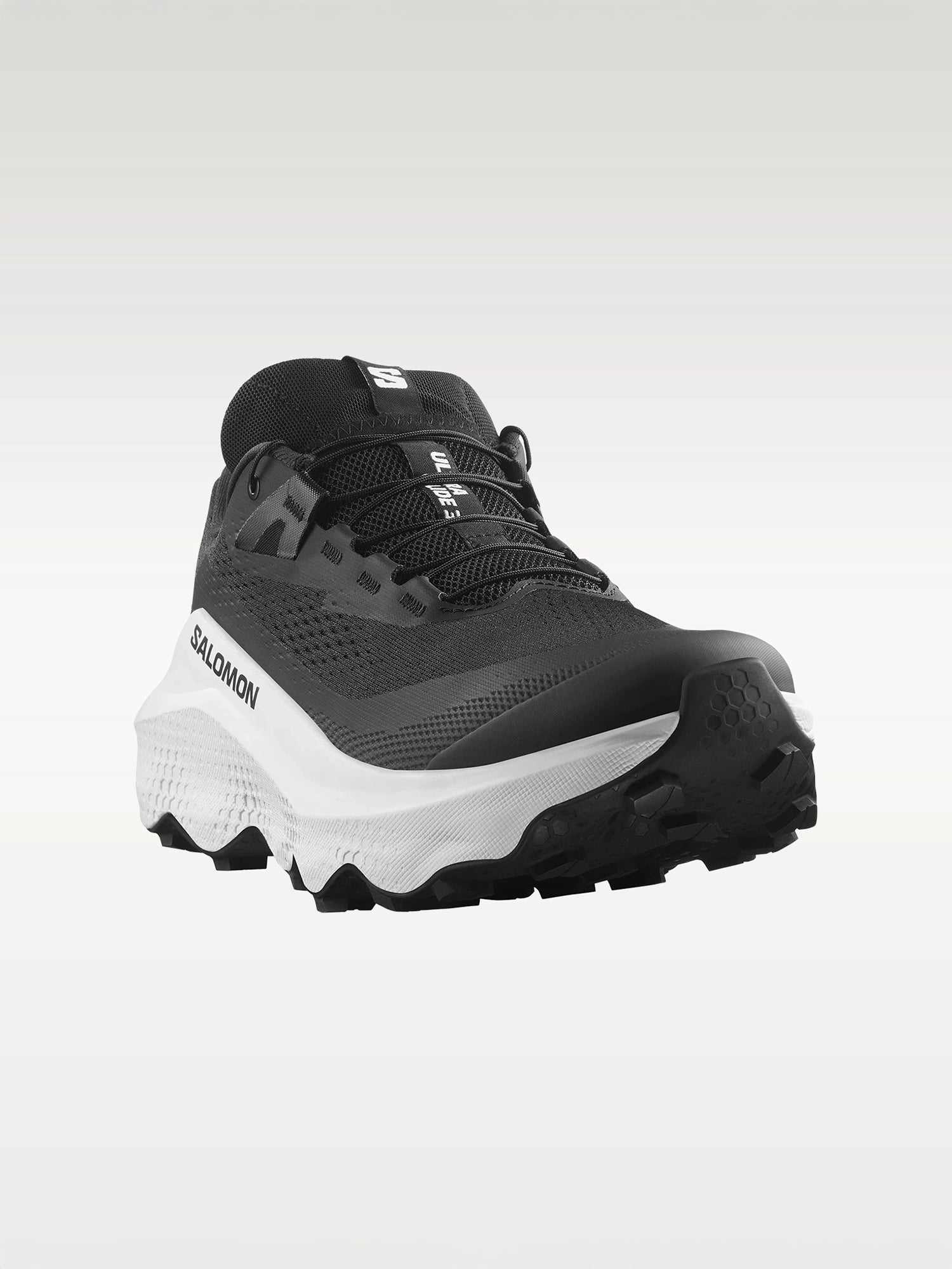 color:black / white