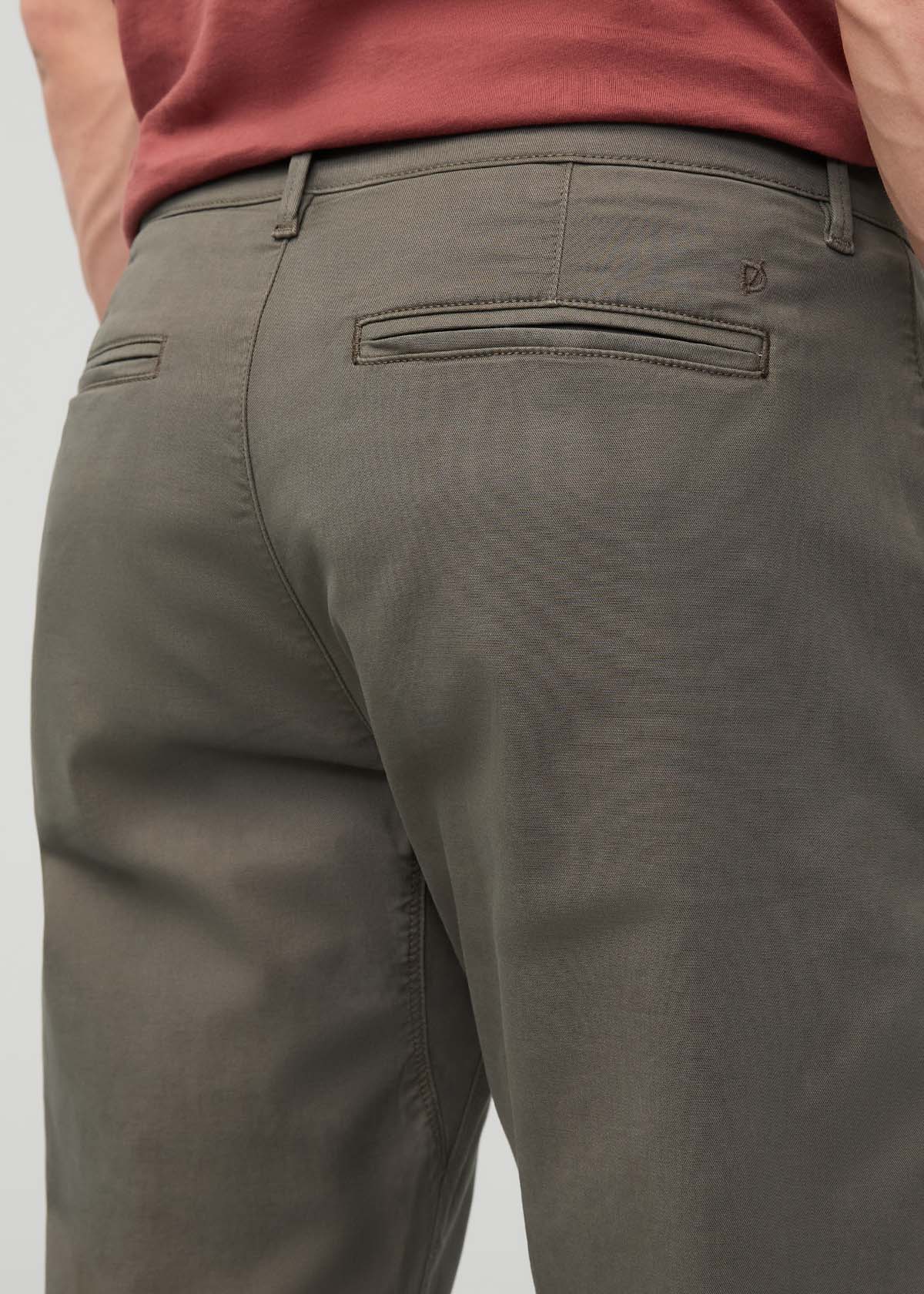 Men's Live Lite Athletic Taper Chino Pant