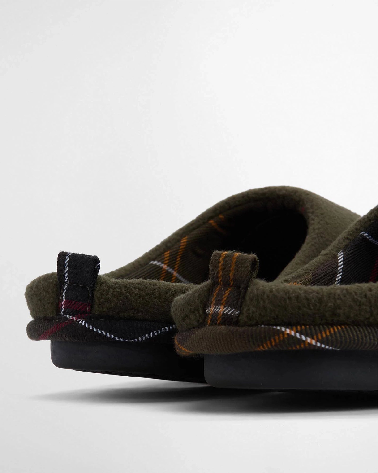 color:olive