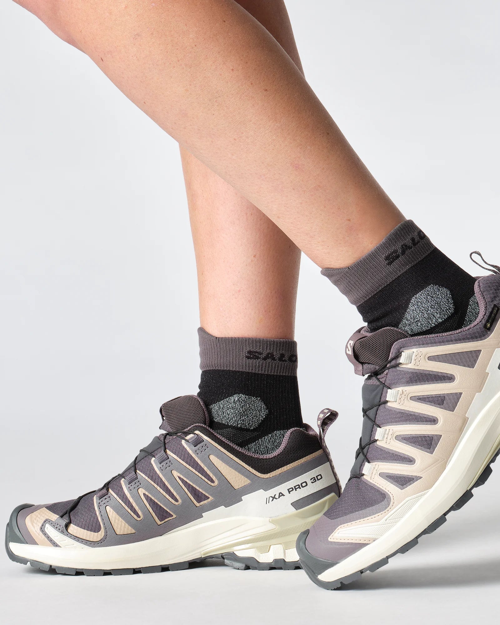 Women's XA Pro 3D V9 Gore-Tex Running Shoes