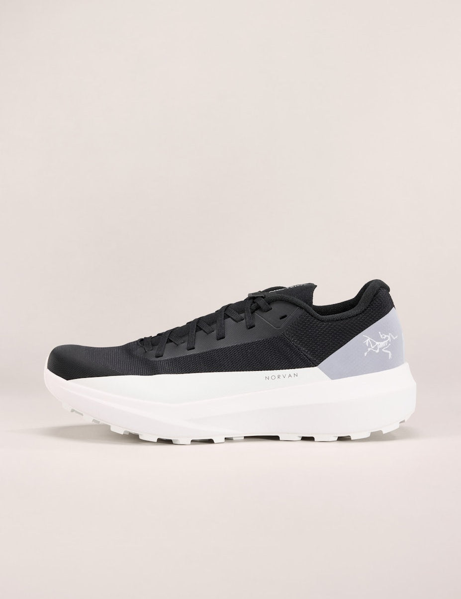 S25-X000009618-Norvan-LD-4-Shoe-Black-Arctic-Silk-Women-s-Profile.jpg