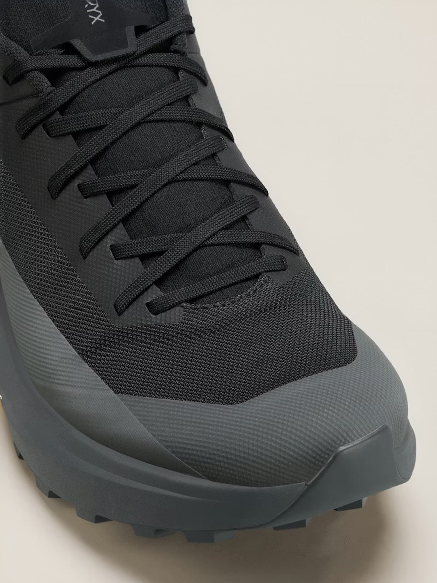 color:black / graphite