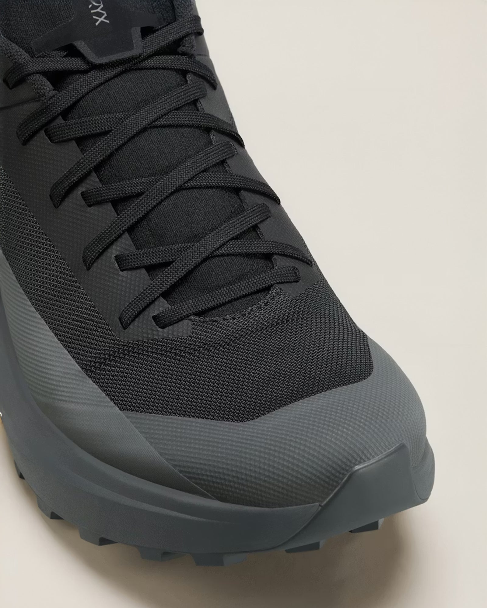 color:black / graphite