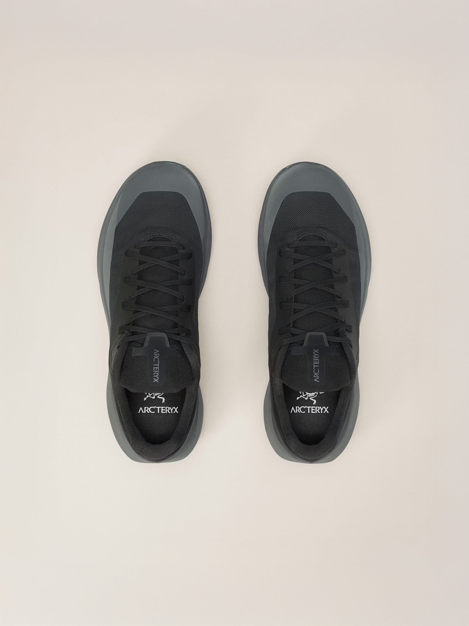 color:black / graphite