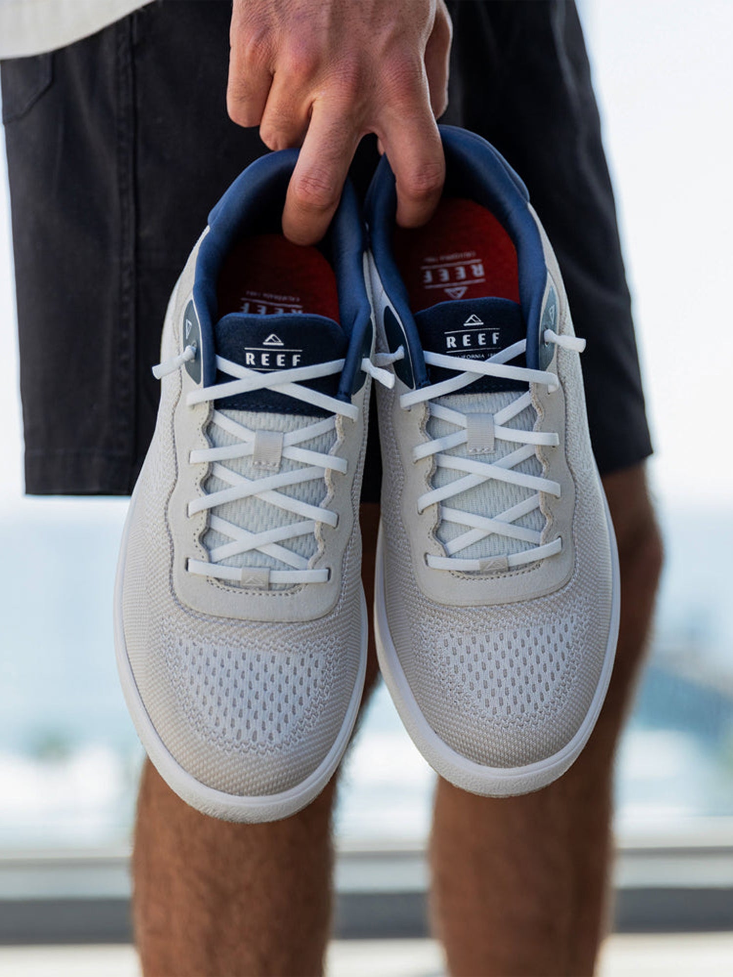 color:tan / white / navy