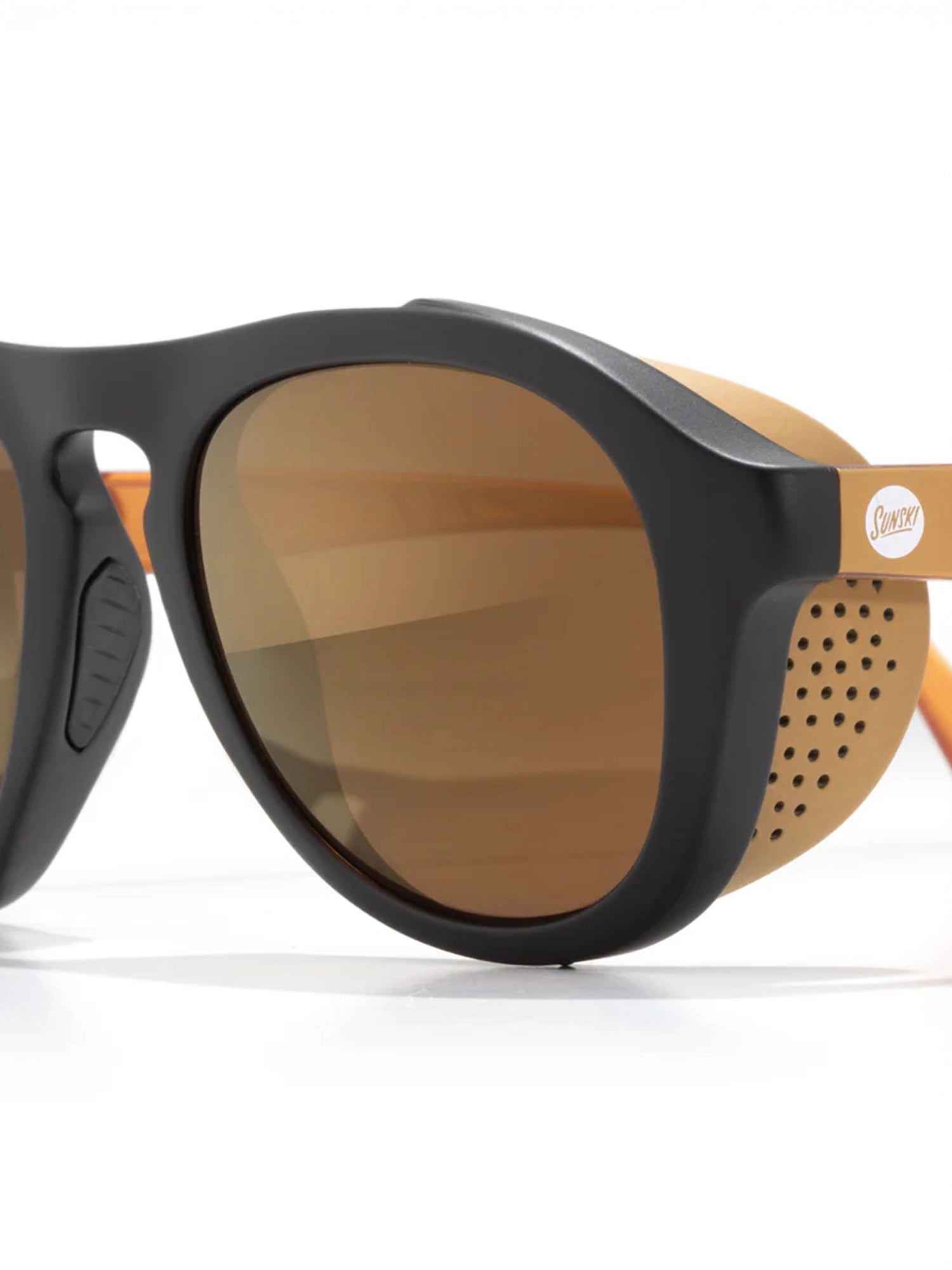 color:black bronze cat 4