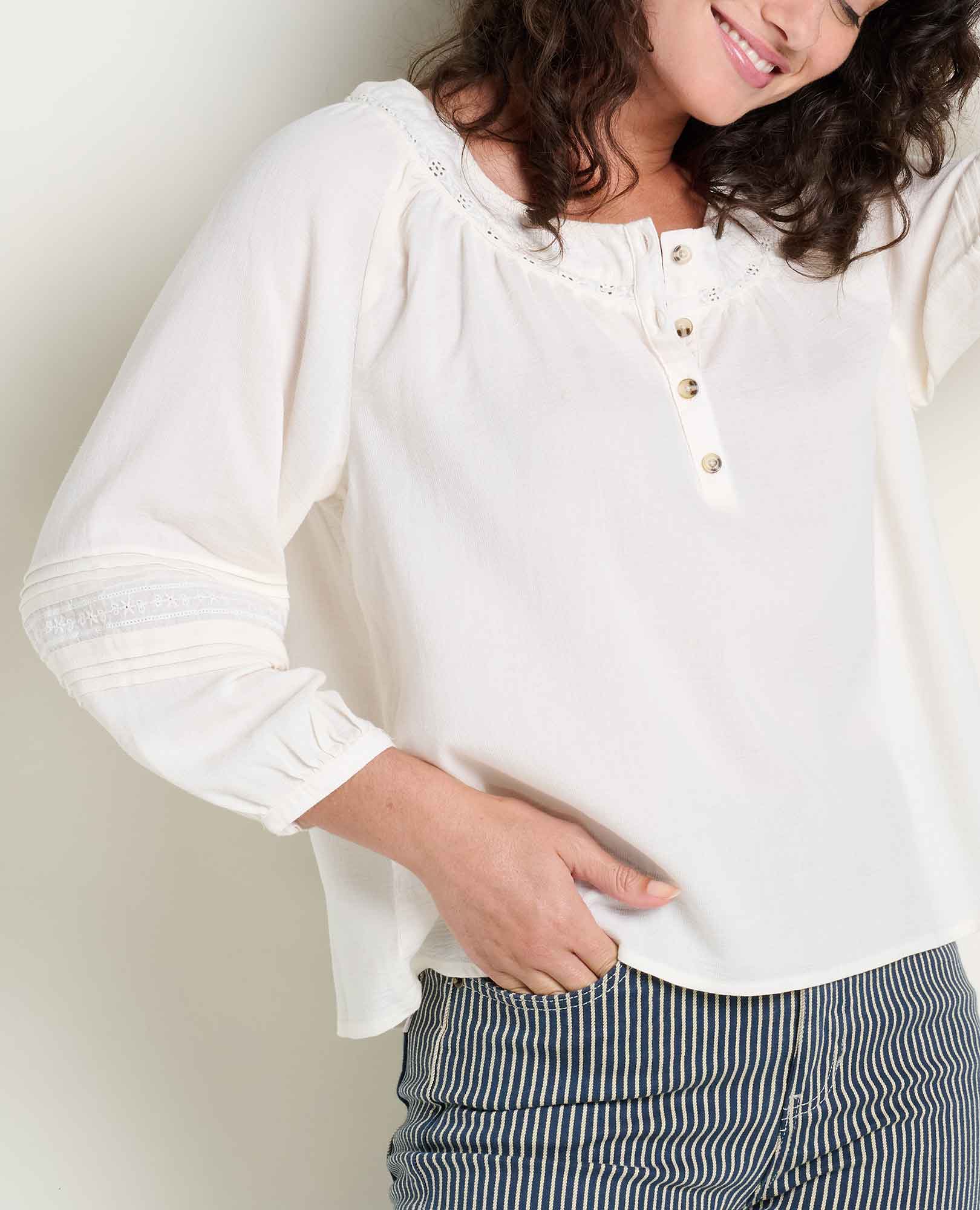 Women’s Manzana Peasant LS Shirt product image