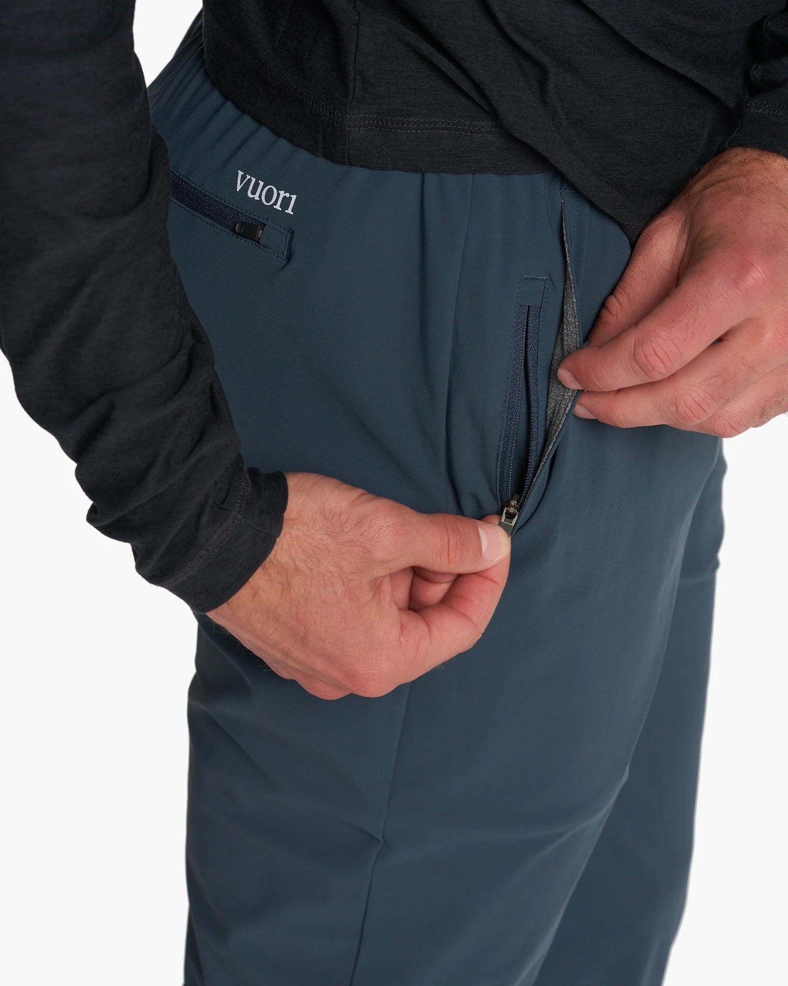 V429IND_FA23_M_ECOMM_PANTS_DETAIL_8.webp