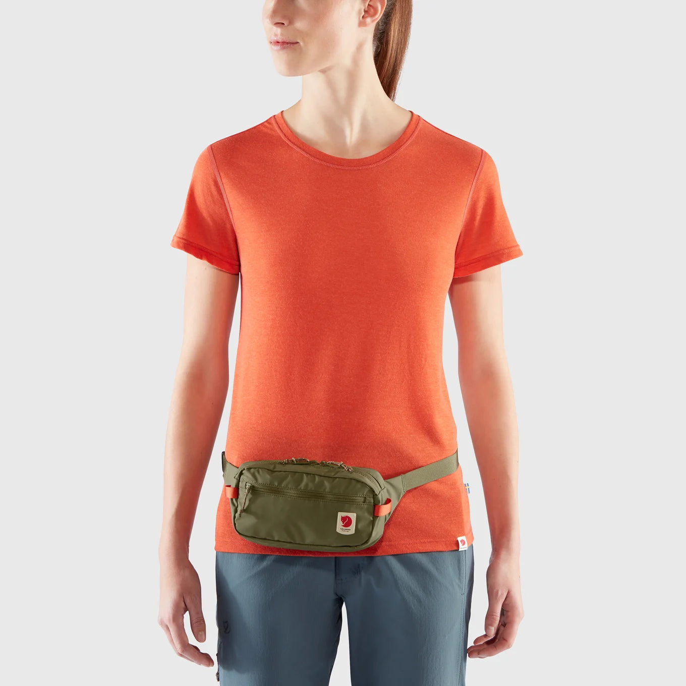 high_coast_hip_pack_23223-620_e_model_fjr.webp