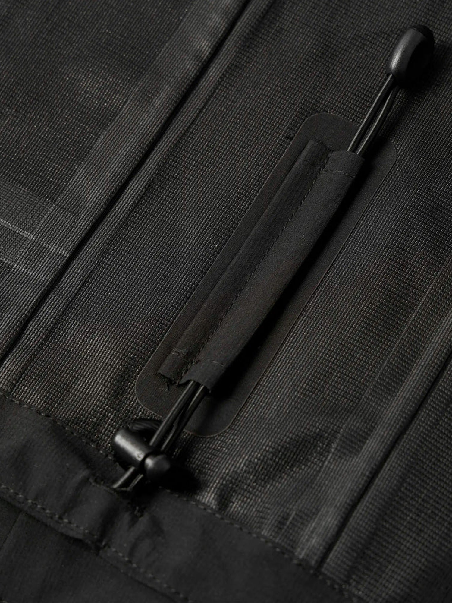 color:black