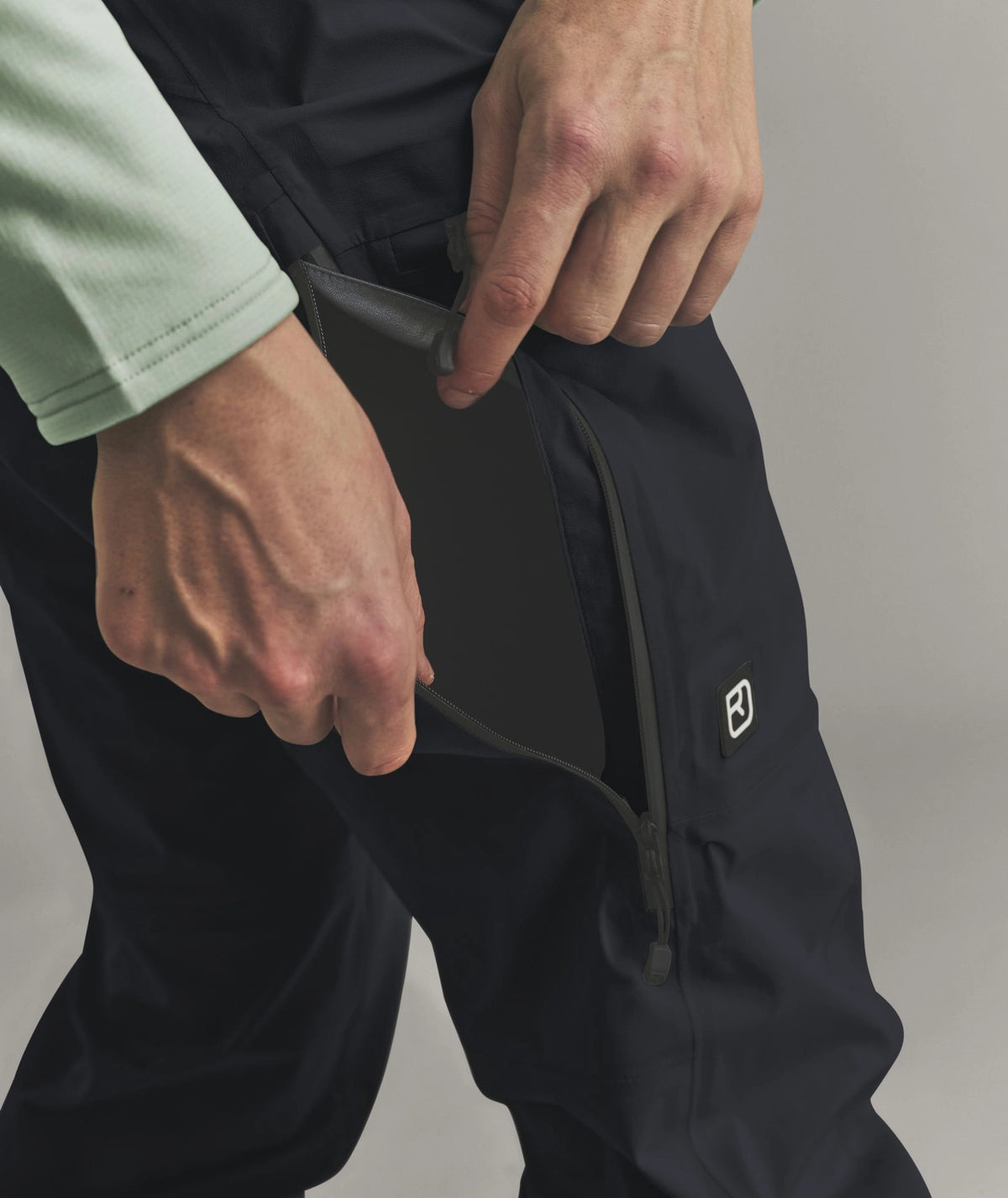 Women’s Ortler Gore_Tex Pant – Black Raven