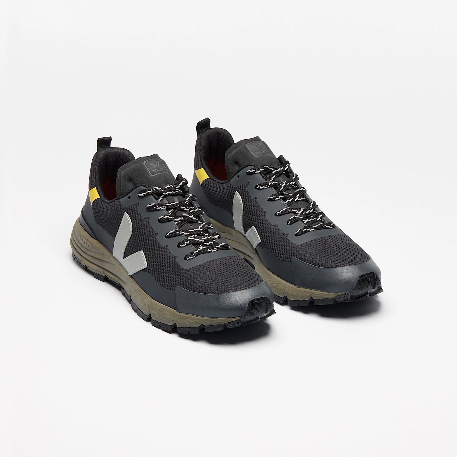 veja-sneakers-dekkan-recycled-black-DC0102581_2.webp