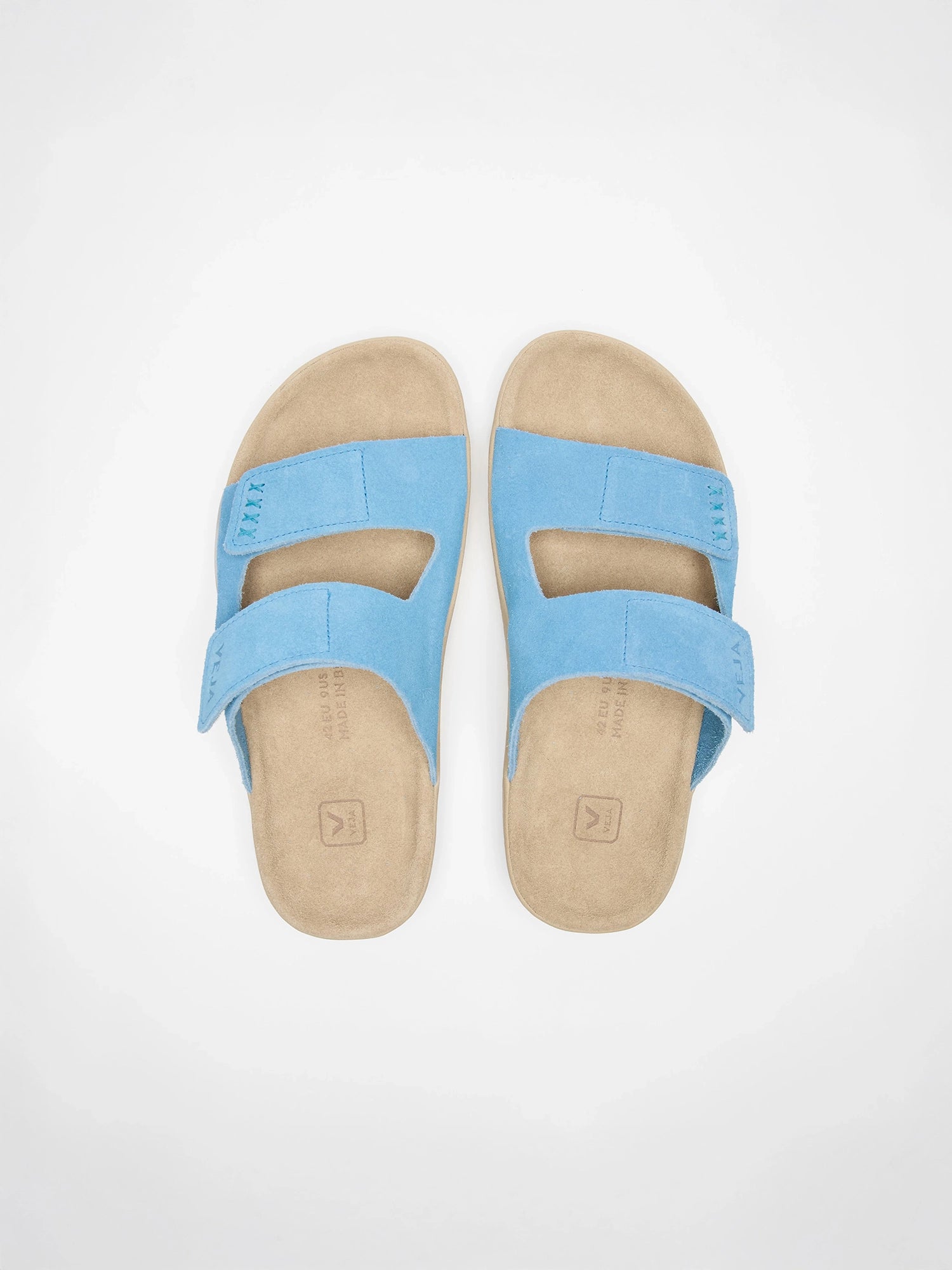 color:aqua almond