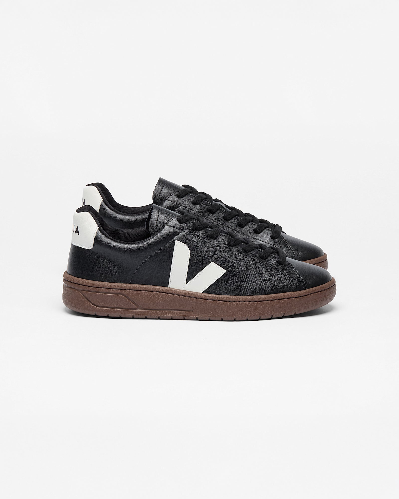 color:black / white